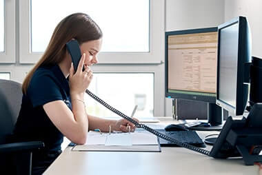 Ausbildung im Büromanagement im Hafen bei NPorts Auszubildende im Büromanagement