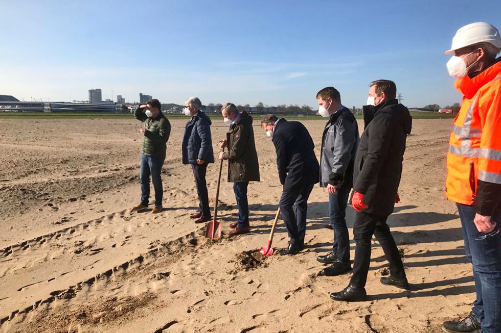 Spatenstich für Truck Point im Hafen Brake