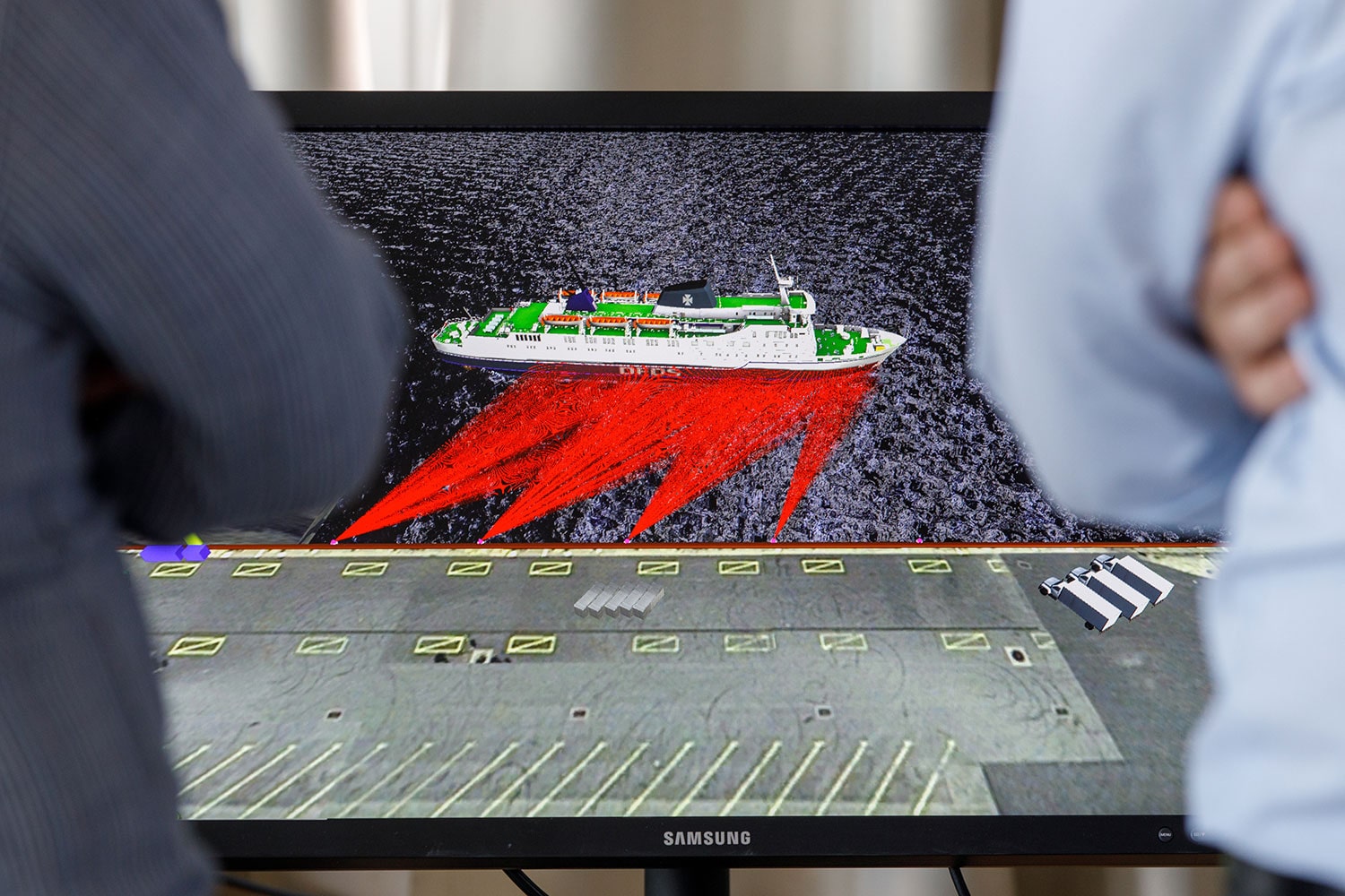 Live-Vorführung in Cuxhaven: Einparkhilfe XXL für Schiffe