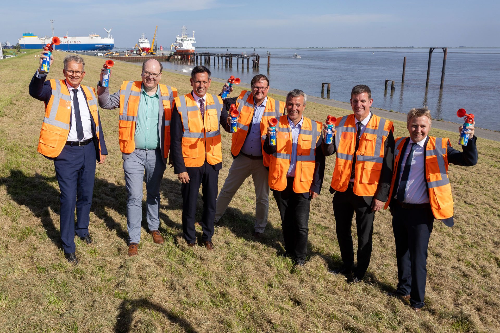Baustart des Großschiffsliegeplatzes im Emder Außenhafen